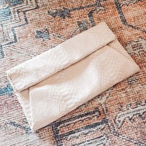NWOT Urban Expressions White Snake Clutch